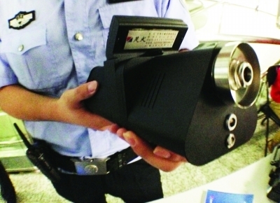 南京地鐵“最嚴(yán)安檢”下的通勤陣痛 百萬乘客的早晚高峰長隊(duì)與安檢探頭的雙重審視